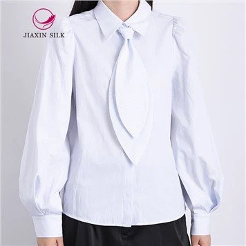 Turnover gallér nyakkendővel női inggel